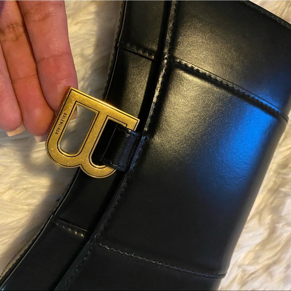 Balenciaga Hourglass Leather Wallet on a Chain - Picture 6 of 12